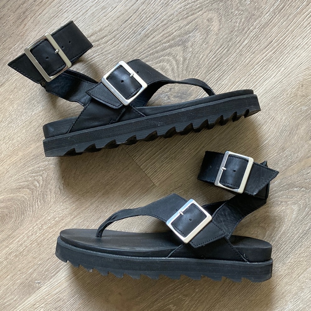 Sorel Women’s Roaming T-Strap Sandal Black